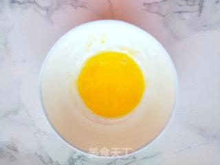改掉传统做法:蛋挞皮新吃法:简单又好吃的香蕉酥的做法步骤：2