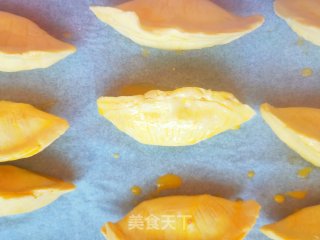 改掉传统做法:蛋挞皮新吃法:简单又好吃的香蕉酥的做法步骤：6