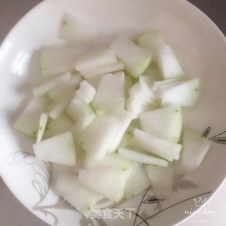 虾丸冬瓜汤的做法步骤：1
