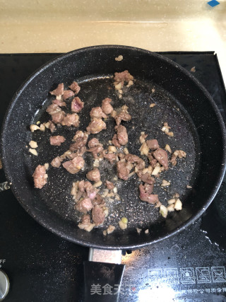 青红蔬菜牛肉丁的做法步骤：3
