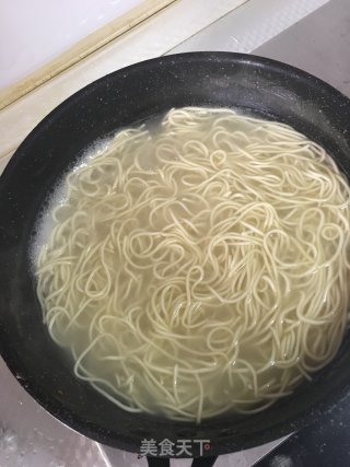 干切牛肉热汤面的做法步骤：4