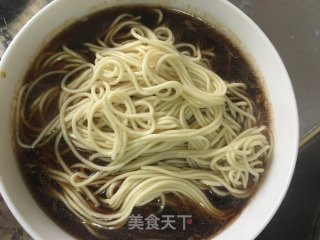 干切牛肉热汤面的做法步骤：5