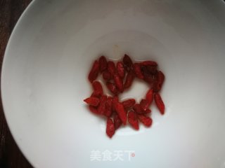 桂花枸杞玉米粑粑的做法步骤：1