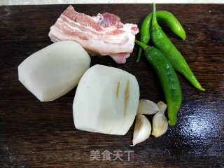五花肉炒藕片的做法步骤：1
