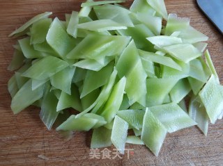 莴笋肉片炒木耳的做法步骤：3