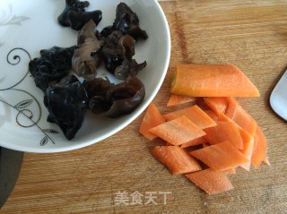 莴笋肉片炒木耳的做法步骤：4
