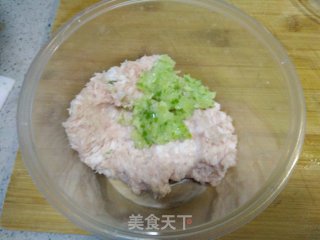 清蒸萝卜猪肉丸子的做法步骤：2