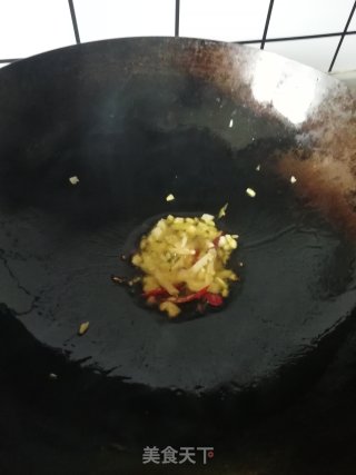 野生菌菇炒韭菜的做法步骤：2