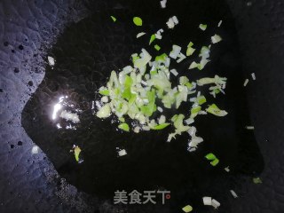 西红柿热汤面的做法步骤：2