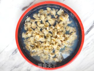 简单花蛤肉豆腐汤的做法步骤：2
