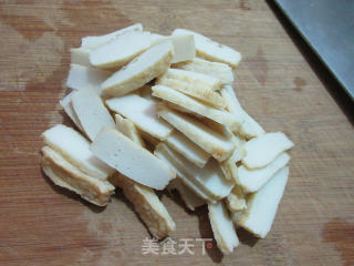 鱼豆腐炒西葫芦的做法步骤：2