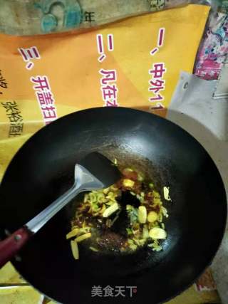 大白菜炒木耳豆腐泡的做法步骤：4
