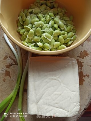 毛豆烧豆腐的做法步骤：1