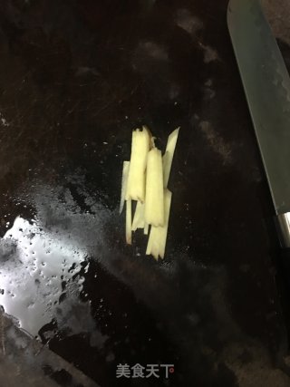 清蒸黄骨鱼的做法步骤：1