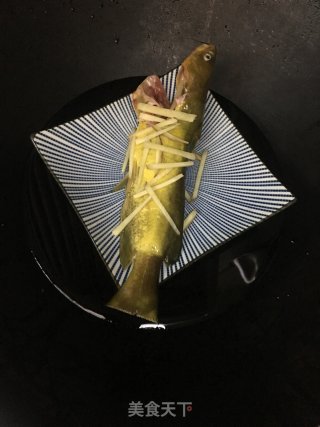 清蒸黄骨鱼的做法步骤：4