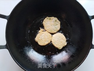 莲藕鸡蛋饼的做法步骤：8