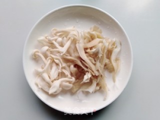 菌菇鱼丸面的做法步骤：2