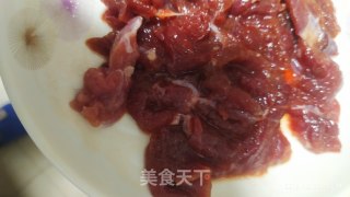 牛肉炒箭椒的做法步骤：1