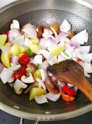 鸡公煲的做法步骤：5