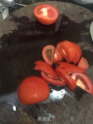 番茄鸡蛋荞麦面汤的做法步骤：2
