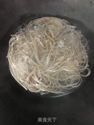 番茄鸡蛋荞麦面汤的做法步骤：7