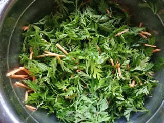 红薯胡萝卜叶双蒸的做法步骤：7