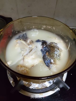 鱼头天麻汤的做法步骤：7