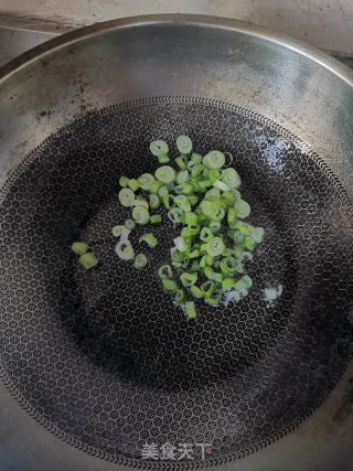 葱花汤面的做法步骤：3