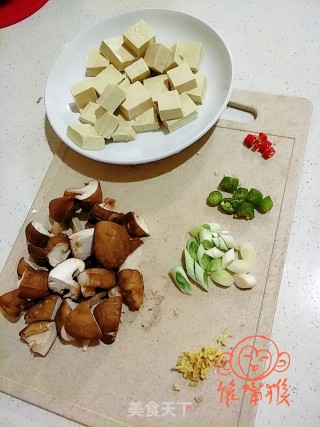 香菇肉末烧豆腐的做法步骤：2