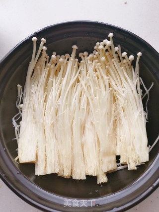 金针菇烧藕丸子的做法步骤：2