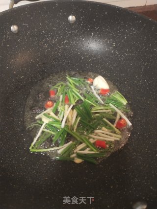 爆炒花甲的做法步骤：2