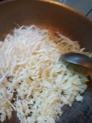 “热汤面”白菜芯煮面条的做法步骤：2