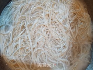 “热汤面”白菜芯煮面条的做法步骤：5