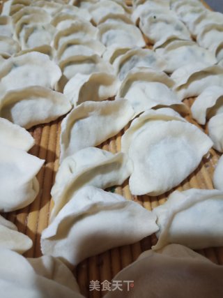 “热汤面”韭菜鸡蛋水饺的做法步骤：9
