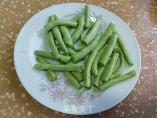 毛芋烧豆角的做法步骤：2