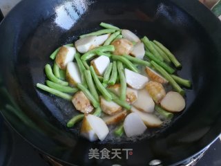 毛芋烧豆角的做法步骤：4