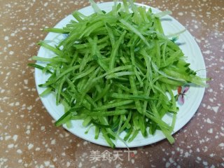 素炒青萝卜丝的做法步骤：2