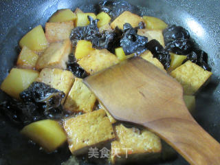 黑木耳土豆烧老豆腐的做法步骤：11