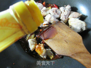青椒虾味球炒鸡块的做法步骤：6