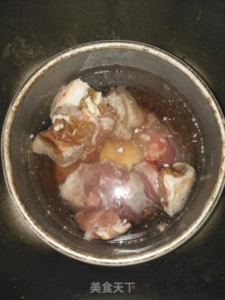 砂锅羊肉的做法步骤：1