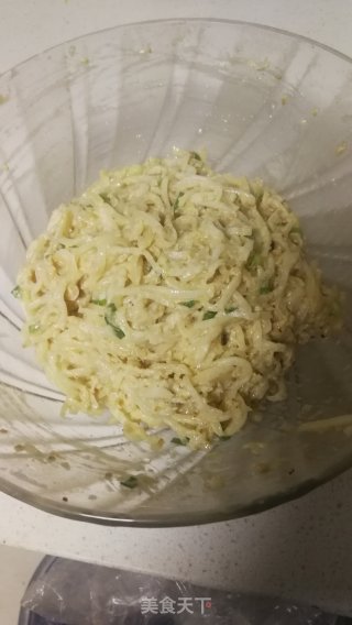 秋吃白萝卜虾皮饼的做法步骤：9