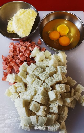 馒头披萨的做法步骤：1