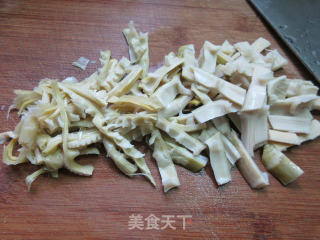 羊尾笋炒梅豆的做法步骤：2