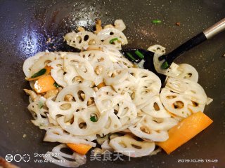 清脆爽口，家常小炒，爱吃莲藕的女士看过来，秋天可以多吃莲藕，肉丝炒莲藕！的做法步骤：9