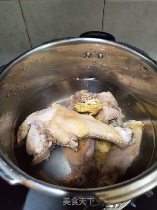 天麻煲老鸭的做法步骤：4