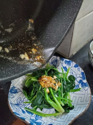 蒜香拌菠菜的做法步骤：6