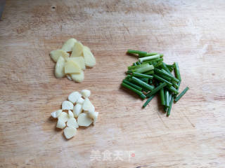 鲜菇焖鸡块的做法步骤：3