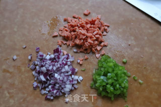 火腿鸡蛋饼的做法步骤：1