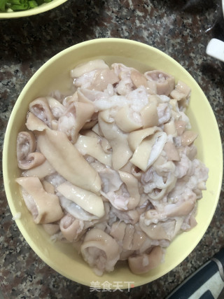 酸辣肥肠的做法步骤：3