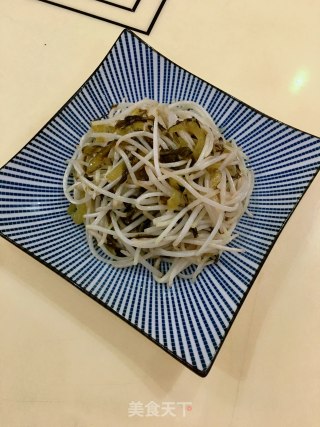 咸酸菜炒绿豆芽的做法步骤：8